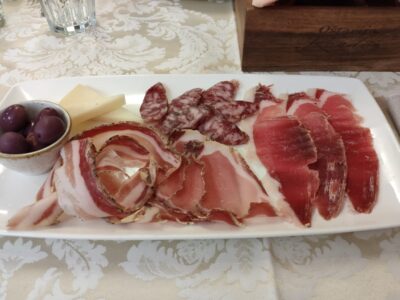 Buie, prosciutto istriano e salumi – Croazia