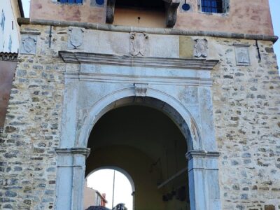 Montona, la porta d'ingresso al borgo – Croazia