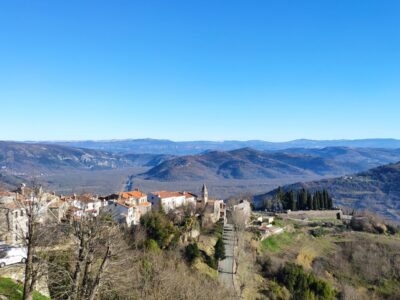 Montona, panorama dal borgo – Croazia