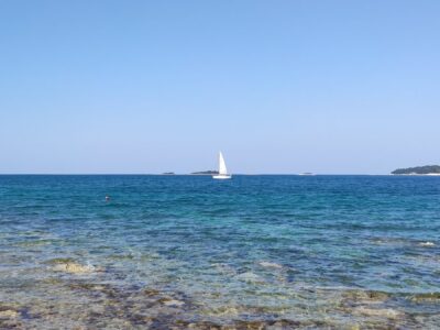 Orsera, acqua trasparente sulla costa – Croazia