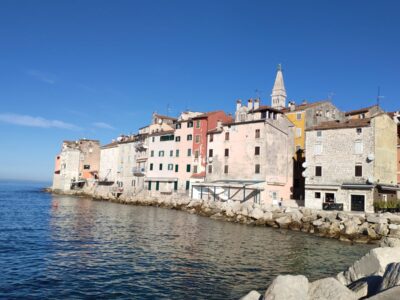 Rovigno, il centro storico visto dal mare – Croazia